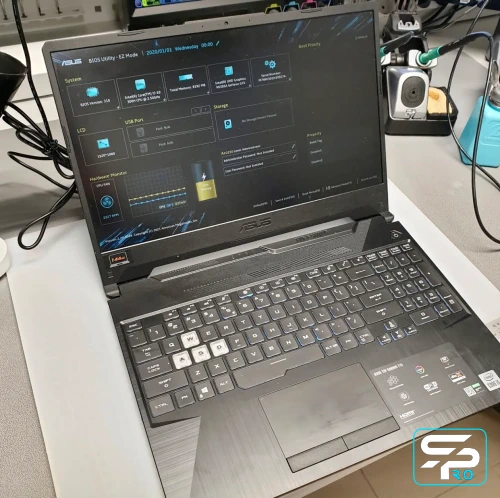 Asus TUF Gaming не включается залит
