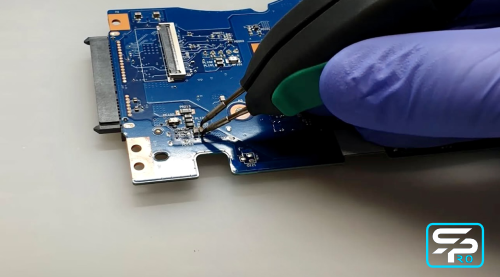 Lenovo Legion 5 не включается